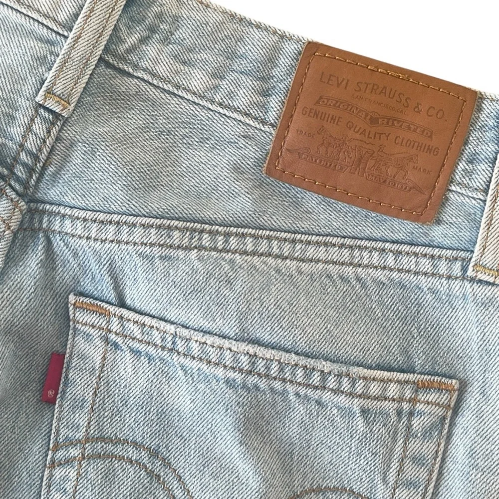 Levi's Ribcage Straight Ankle Jeans Light Wash Cropped Distressed Hem Size 28 - Picture 6 of 16